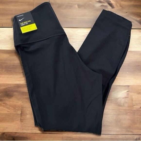 NWT Nike One Tight Fit Crop Leggings (Small) - Picture 1 of 5